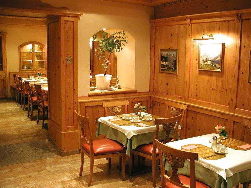 Hotel Vier Jahreszeiten Salzburg Restoran fotoğraf